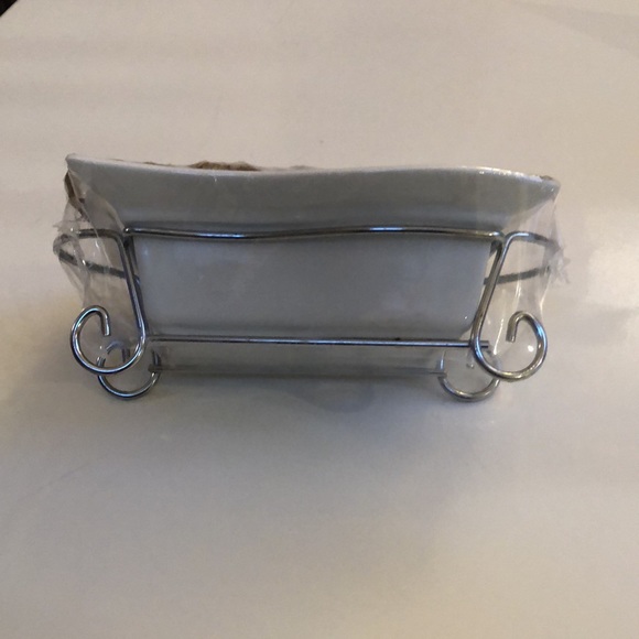 Serving Dish with cover on a stand - Picture 2 of 10
